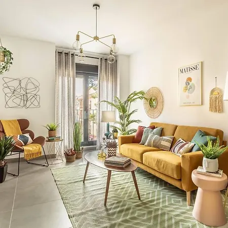 Circus Center Apartment *